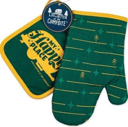 Picture of Camco 53124 Green Grid Oven Mitt and Dark Blue Pot Holder Set
