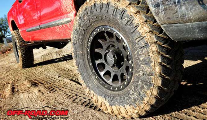 Picture of Maxxis TL00015500 Razr MT 35X12.50R20 121Q Mud Terrain Tire